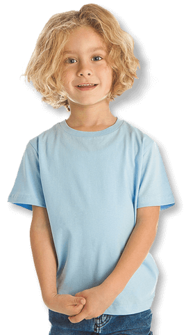 Kind trägt Bio T-Shirt zum bedrucken